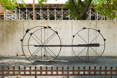35mmsummicron artwork houston landscapeurban leicam9 lines museum outdoor sculpture texas mfah wall fencing