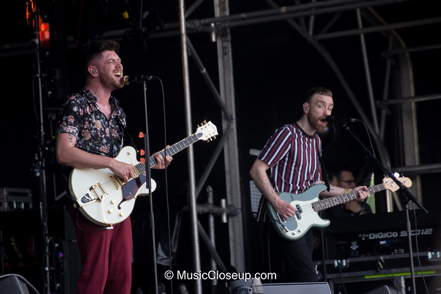 Twin Atlantic backing vocalists and musicians