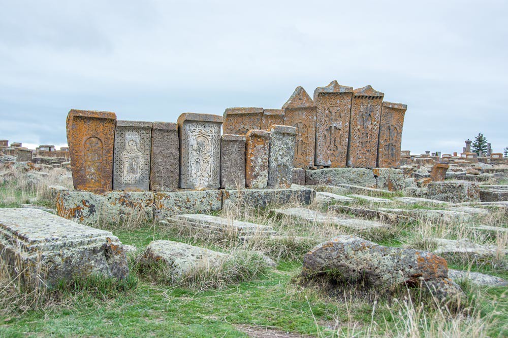 Хачкары средневековое кладбище Норатус Армения