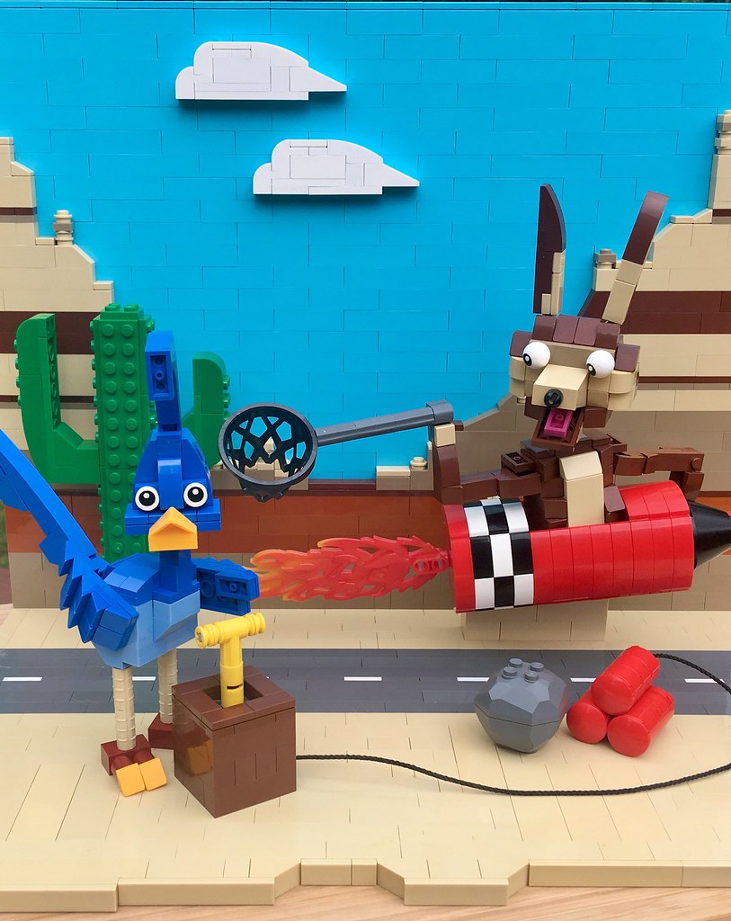 MOC: Beep! Beep! Roadrunner and Wile E. Coyote