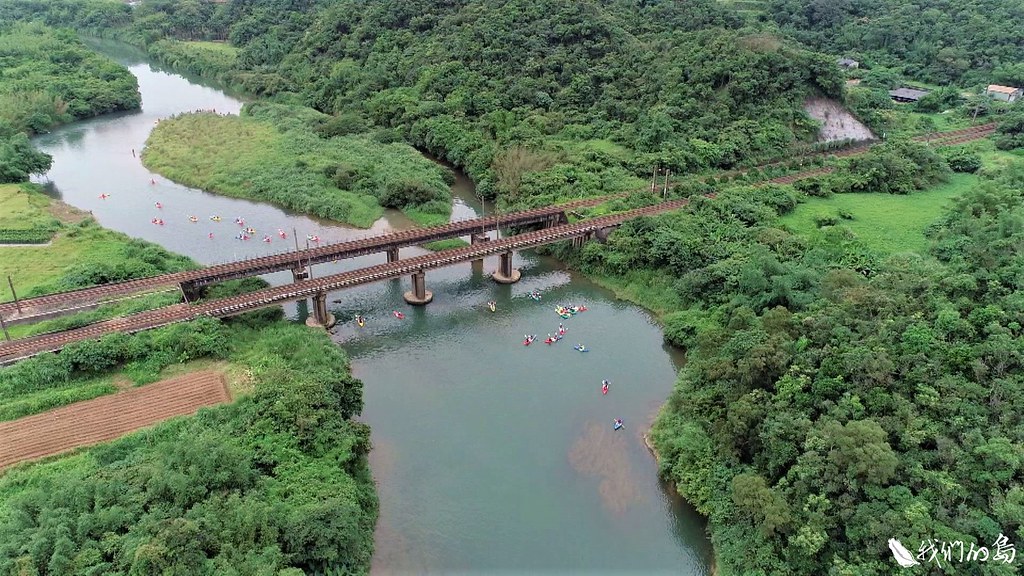 台灣鐵路管理局在「宜蘭線第三雙溪及新社橋改建計畫」中，規劃興建脊背橋，跨越雙溪河。