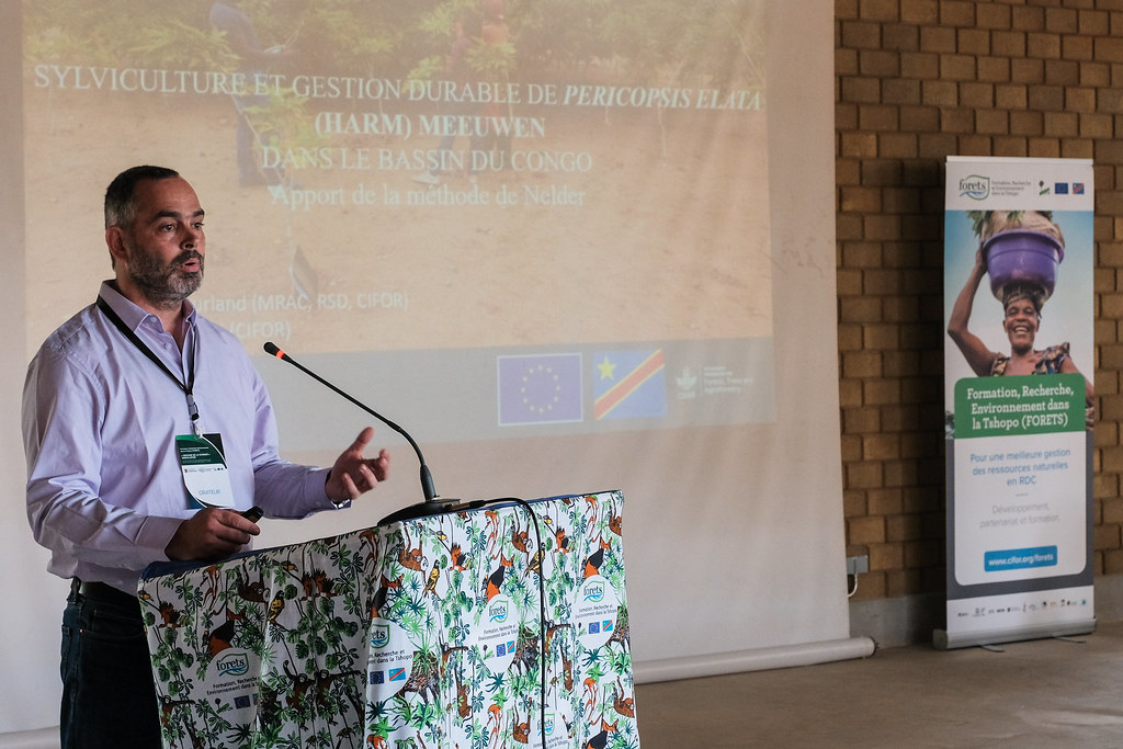 Nils Bourland (MRAC, RSD, CIFOR) at the 2019 Science Week at UNIKIS, Kisangani - DRC.