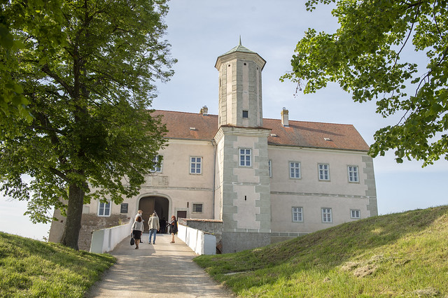 Slávnostné otvorenie rekonštrukcie zámku v rakúskom Jedenspeigen