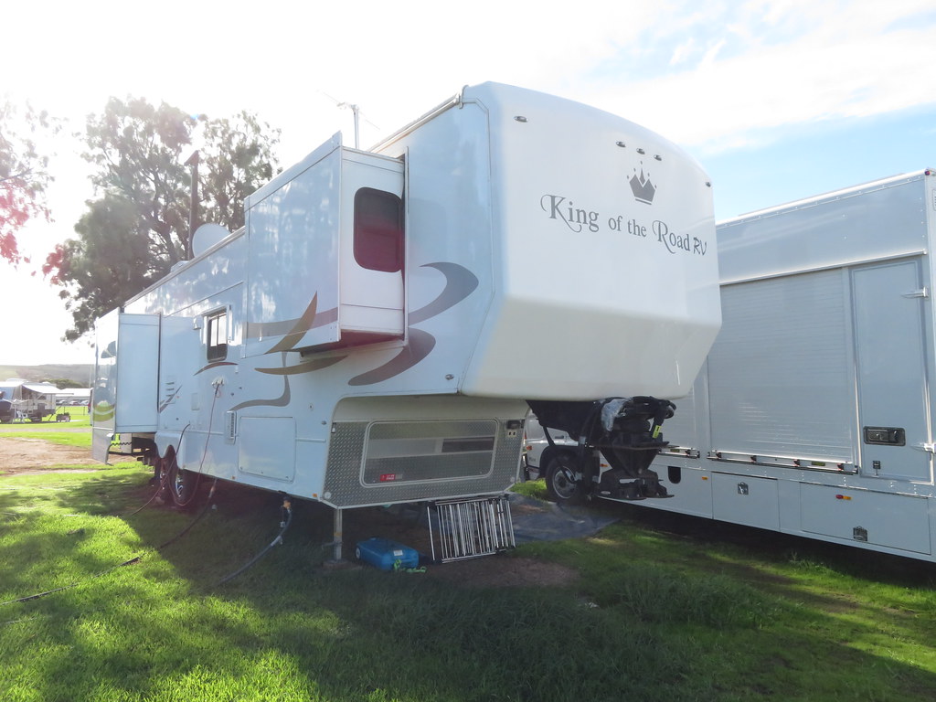 King Of The Road 5th Wheel RV with inverted turntable | Flickr 1992 King Of The Road 5th Wheel