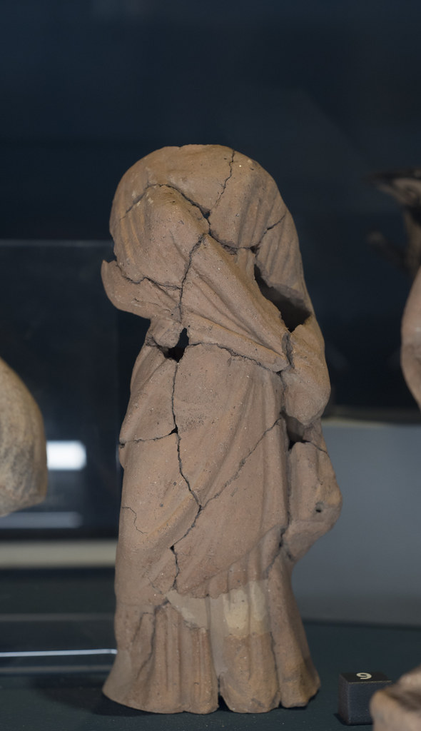 Terracotta female figurine from the votive deposit at Stabiae, loc. Privati