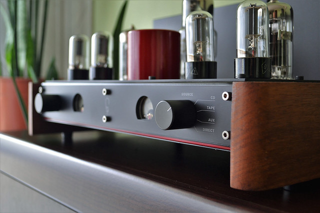 STEREO TRIODE AMPLIFIER
