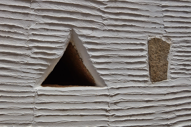 5 Islands: Tinos – Detail of a house wall