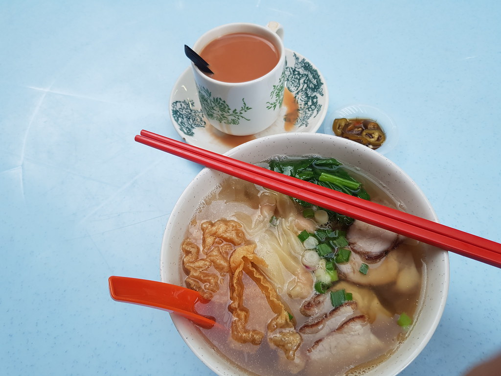 清汤叉烧云吞面 Soup Charsiew Wan Ton Mee rm$6 & 奶茶 TehC $1.70 @ Restoran One One One PJ Uptown Damansara