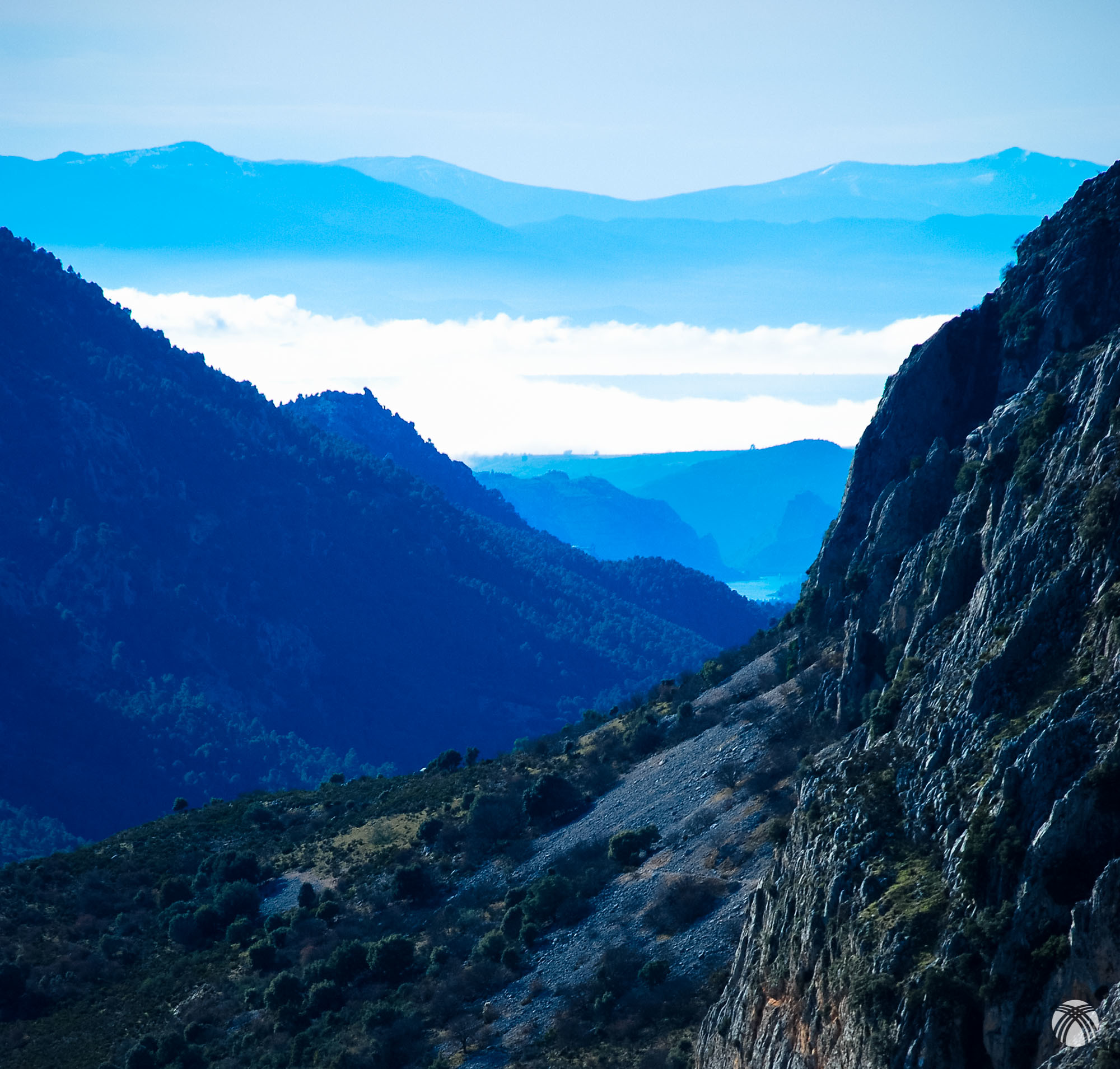 La salida del valle de Castril hacia el sur con Sierra Nevada al fondo