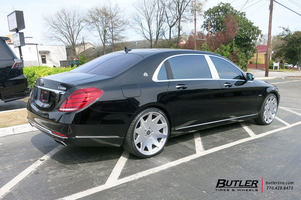 Mercedes Maybach S600 with 22in MRR HR3 Wheels