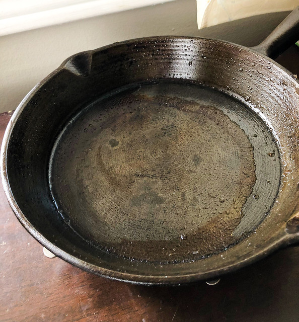 Easiest & Most Environmentally Friendly Way To Remove Rust From Cast Iron Pan