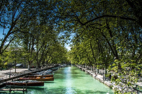 trees france annecy beautiful river boats view oldtown frenchalps lacannecy annecylake riverthiou loversbridge pontdesamours