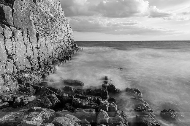 Las rocas y el mar (The rocks and the sea)
