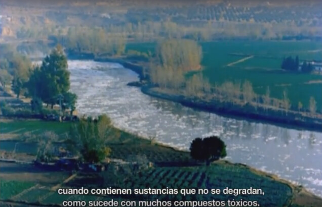 Estado del río Tajo en Toledo (Playa de Safont) en el documental "El agua en la vida" en Toledo en 1974 © Fondo Guillermo Fernández Zúñiga. Fotograma de un documental de Guillermo F. Zúñiga