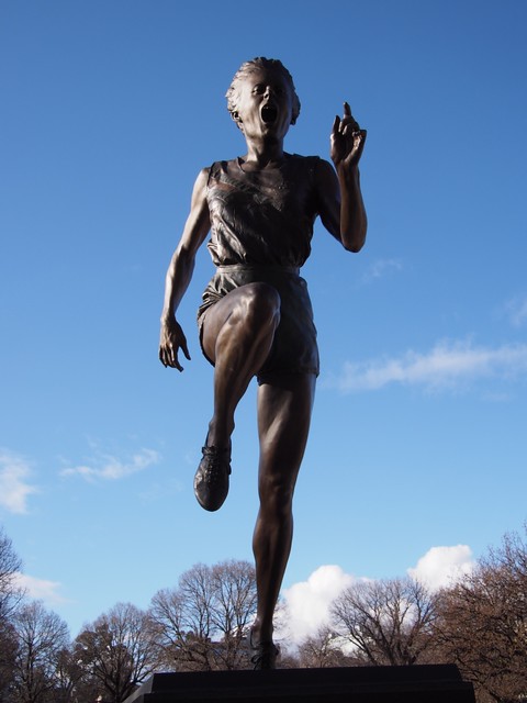 Betty Cuthbert Statue