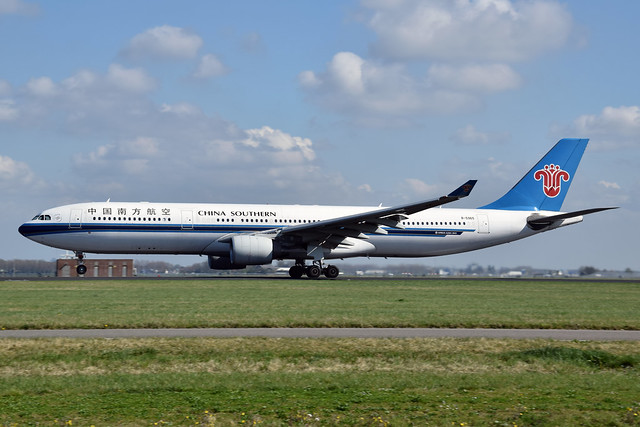 B-5965 A330-323E cn 1593 China Southern Airlines 170402 Schiphol 1002