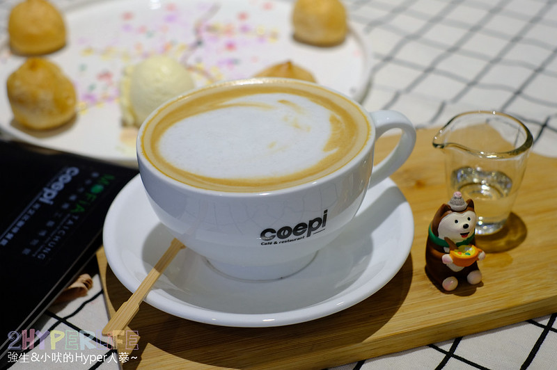 可艾比咖啡 | 藏身在大里纖維工藝博物館裡的咖啡餐館，餐點用心還有提供單品咖啡，也有超大遊戲區可讓小孩放電哦！ @強生與小吠的Hyper人蔘~