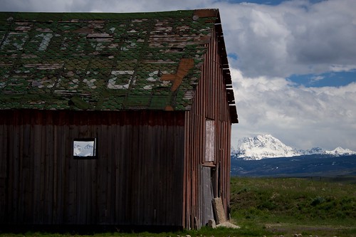 colorado us window barn rustic views scenic mountains snow peaks kremmling
