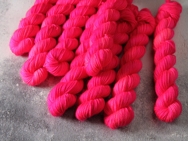 Favourite Sock Minis – pure Merino wool superwash 4 ply / fingering hand dyed yarn 20g miniskeins – ‘Geranium’