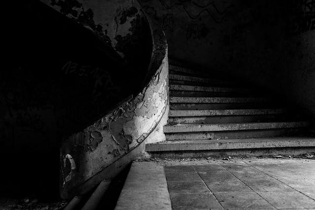 Abandoned Holiday home 3/3 curved staircase
