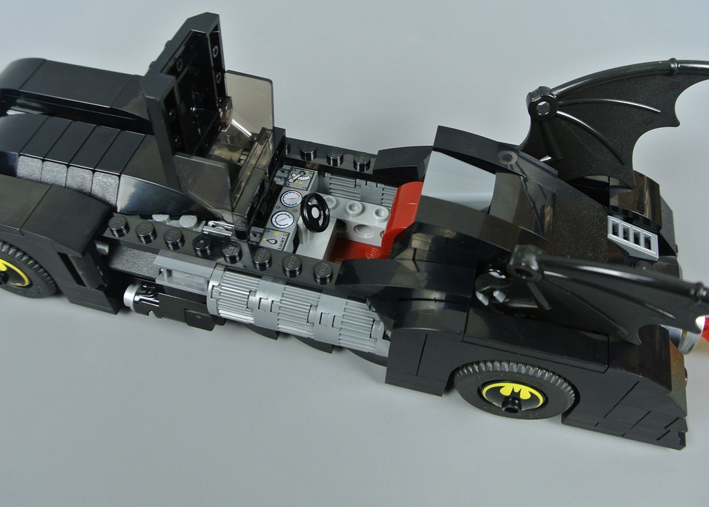 Review: 76119 Batmobile: Pursuit of the Joker | LEGO set guide database