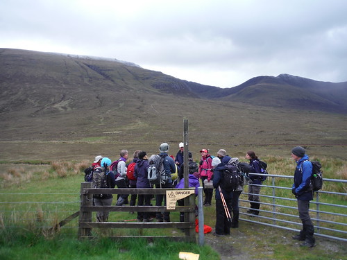 28/05/19 Moruisg and Sgurr nan Ceannaichean Start of walk with snow-dusted Moruisg behind