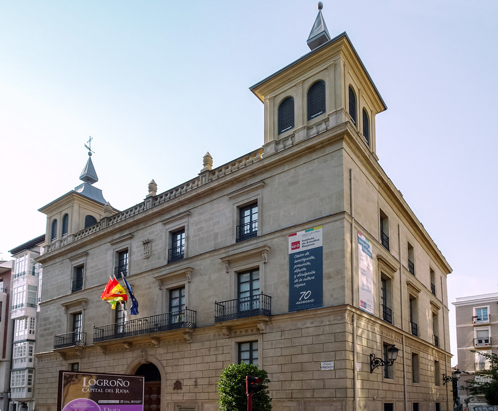 exterior edificio Casa de los Chapiteles Instituto de Estudios Riojanos Logroño La Rioja