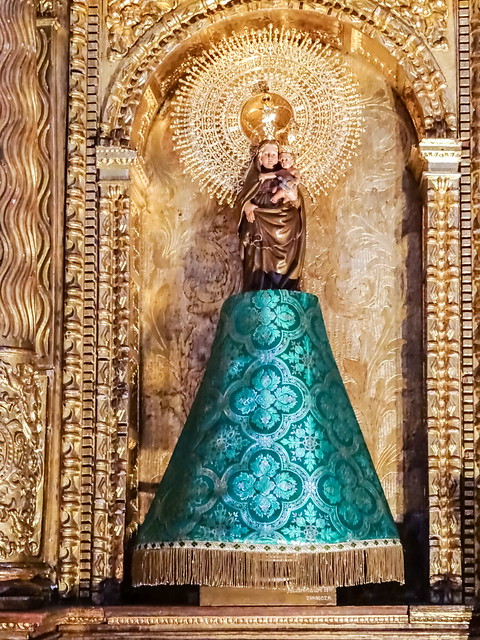 Virgen del Pilar, imagen, escultura, talla, capilla, interior Concatedral de Santa María de la Redonda Logroño La Rioja 01