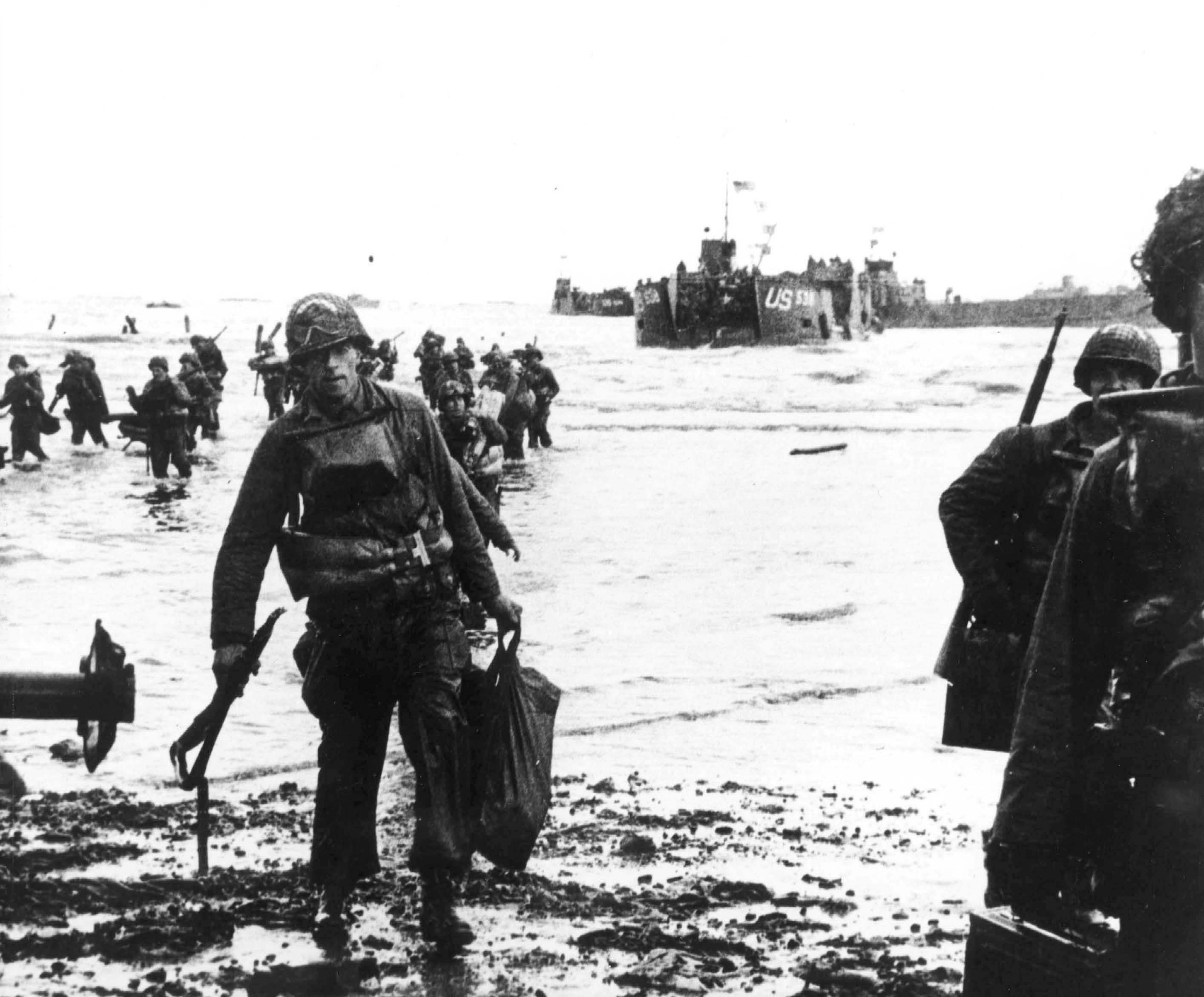WWII Silver Halide Photo Normandy Invasion Troops Disembarking At Utah Beach 