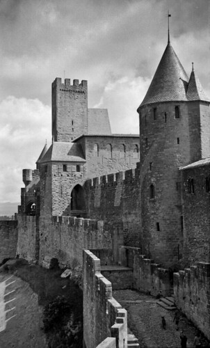 Carcassona eterna / Eternal Carcassonne by SBA73, Les muralles i torres medievals de Carcassona permeten fer fantàstiques composicions en blanc i negr