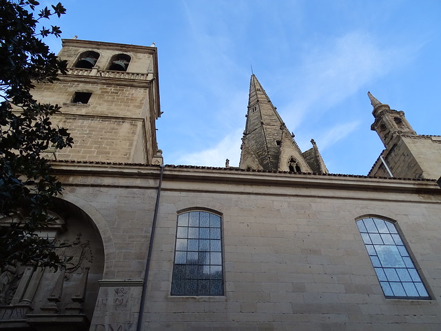 torre campanario exterior Iglesia de Santa Maria de Palacio Logroño La Rioja 02