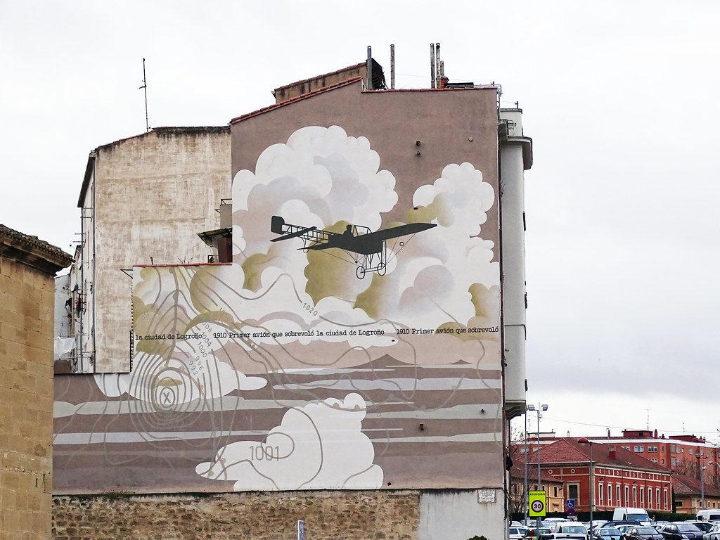 primer avión que voló sobre la ciudad grafiti pintura mural Logroño La Rioja 04
