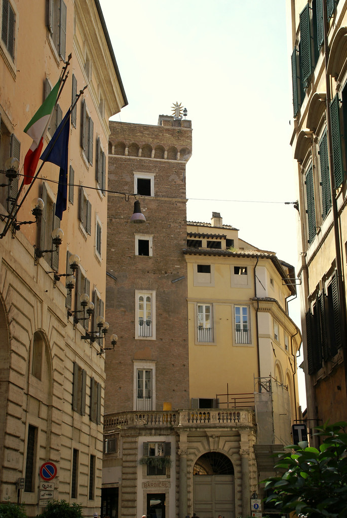Rom, Via Sant'Antonio dei Portoghesi, Torre della Scimmia