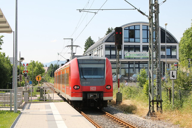 DB Südostbayernbahn: 426 530-2 / 426 030-3 verlässt Traunstein in Richtung Ruhpolding