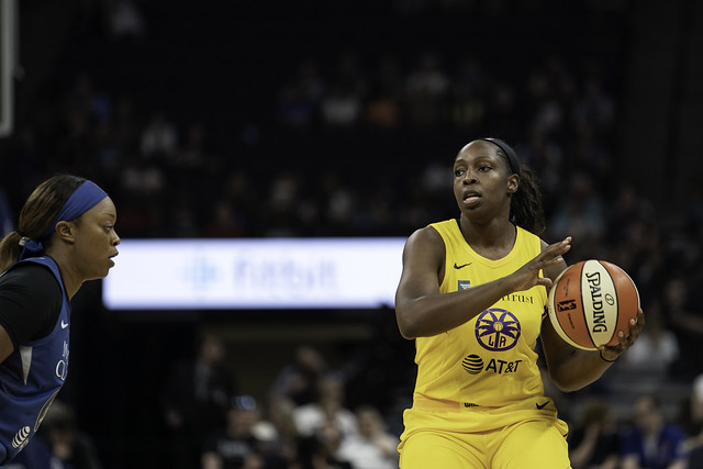 Chelsea Gray guarded by former teammate Odyssey Sims