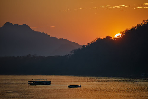 luangprabang laos 2019 people person persons river sunset boat boats mekong mekongriver hills hill forest clearsky