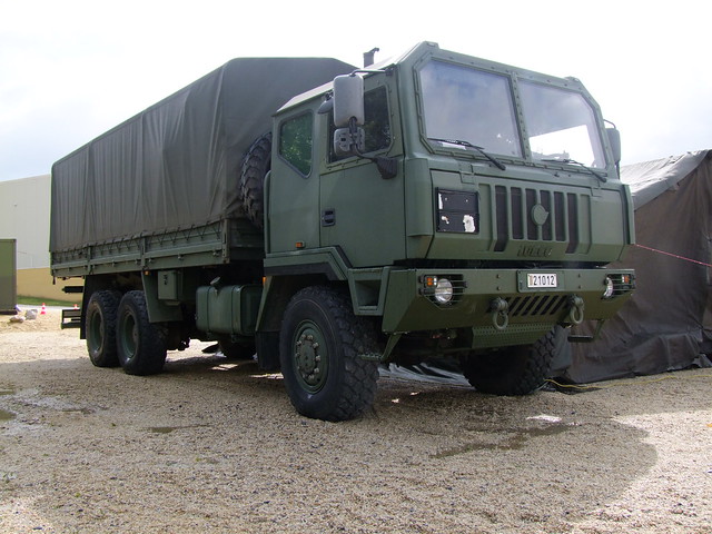 Iveco M250.45W 8T (Astra 8T) transport de personnels et de matériel 2005 Armée Belge