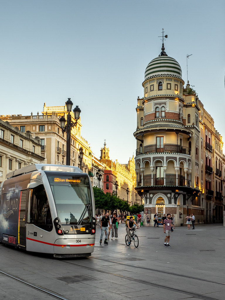 Sevilla-3-18 - Andalusia, Avenida de la Constitución, Edific… - Flickr