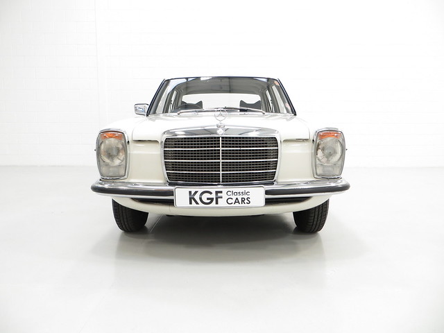 1975 Mercedes-Benz 200 W115