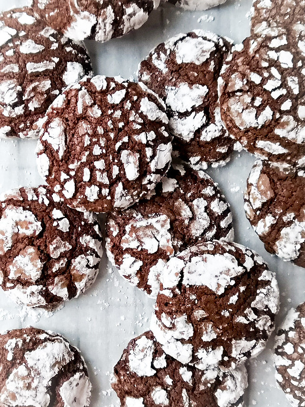 Chocolate Brownie Crinkle cookie with powdered sugar