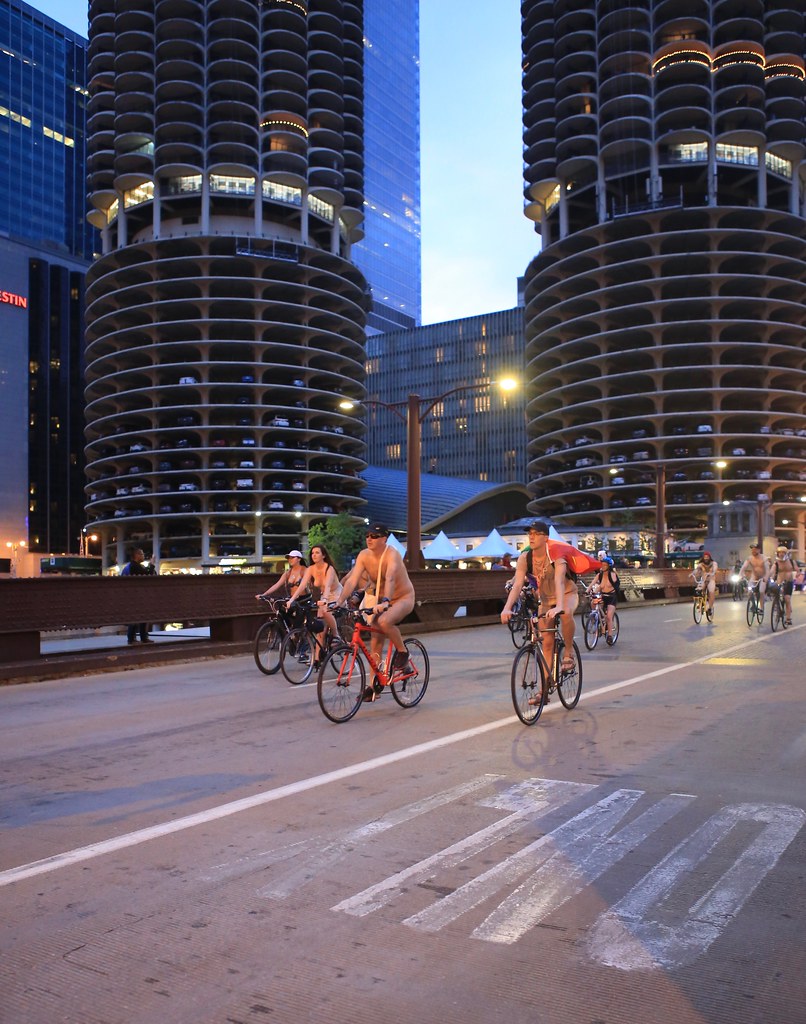 world naked bike ride Chicago 2011 - YouTube