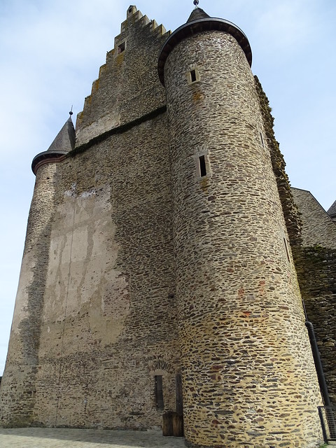 torres exterior del Castillo de Vianden Luxemburgo 02