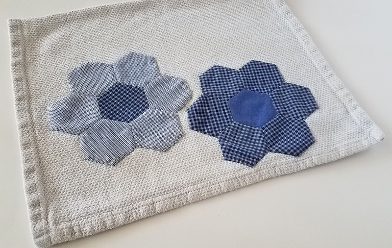 2 ways of attaching hexagon appliques
