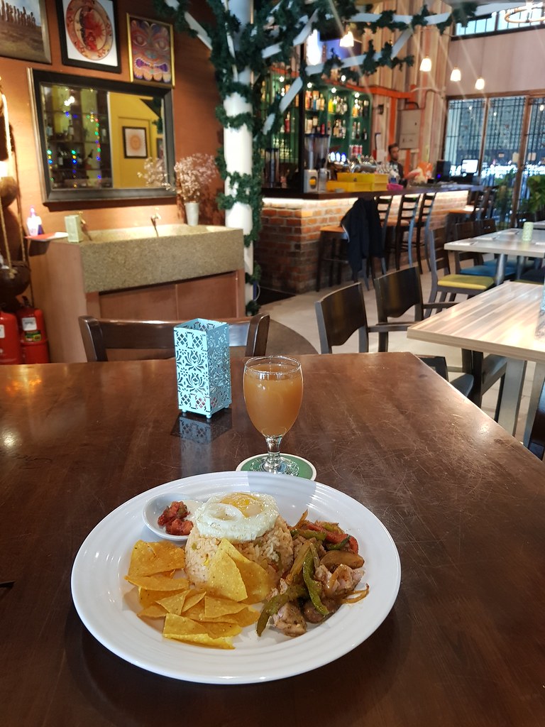 墨西哥风味鸡肉饭配莫吉托茶 Mexican rice w/Chicken fajitas plus Mojito Tea rm$11.90 @ The Shepherdoo in One City USJ1