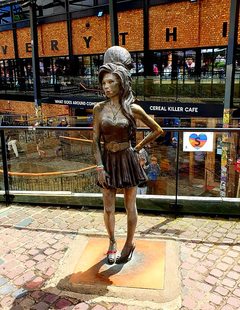 Amy Winehouse Statue