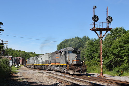 sd40 emd wcor6072 6072 wellsboroandcorning mountjewett pennsylvania coalload coal freight bobracketsignal bpmainlinesub railroad regionalrailroad train