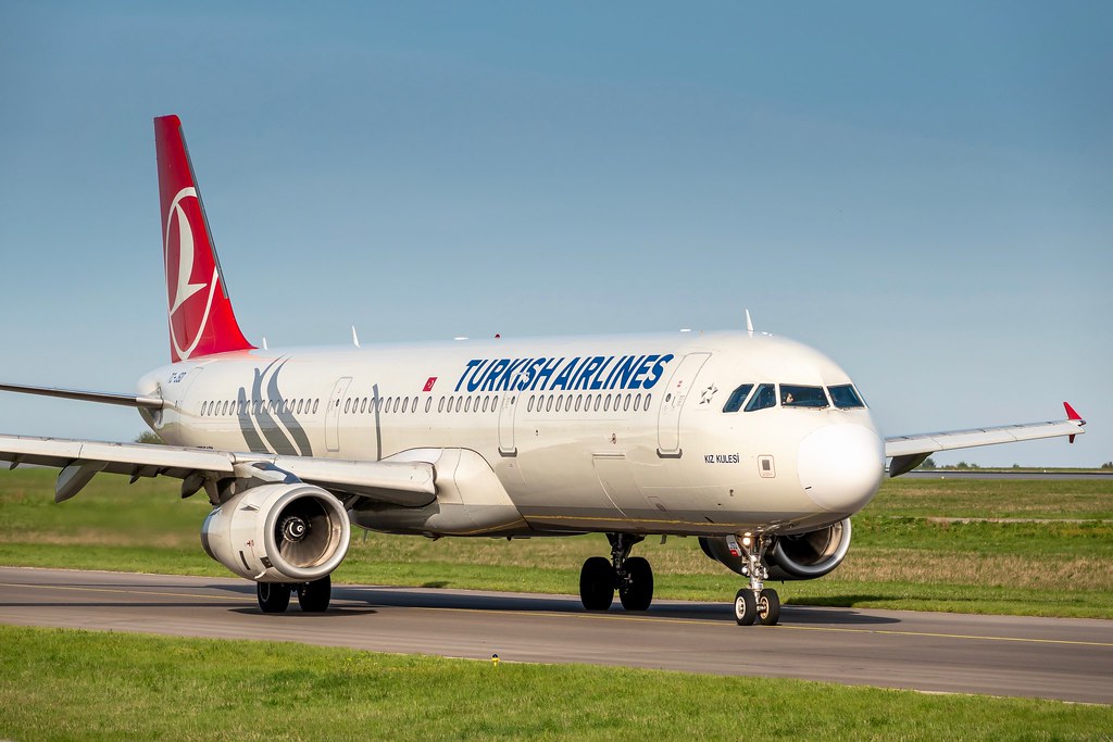 Turkish Airlines - Airbus A321 [TC-JSD] Luxembourg Findel Airport - 22/04/19