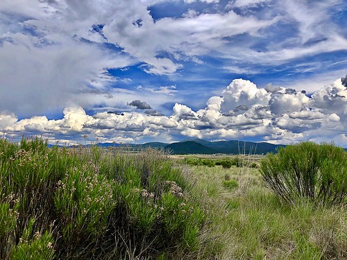 clouds rockymountains montana prairie