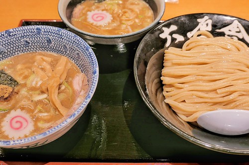 「東京ラーメンストリート」10周年で，六厘舎「限定Wつけめん」食べてみた。