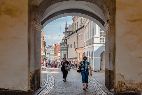 street gate medieval walls archway lithuania vilnius streetscapes lietuva senamiestis 立陶宛 europe 欧洲 维尔纽斯